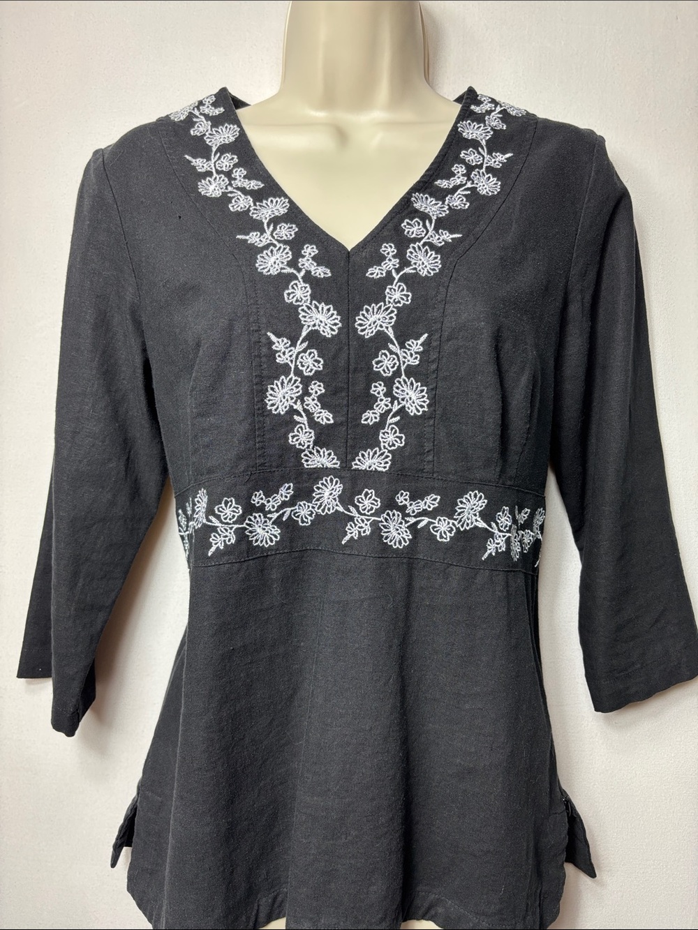 Linen Blend Embroidered V-Neck Black Top Sz PETITE Small …$Discounted Shipping$